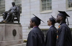 Harvard nói lệnh cấm cấp visa của ông Trump 'bất hợp pháp'