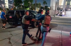 Cảnh sát Los Angeles bắt hàng loạt người vi phạm lệnh giới nghiêm