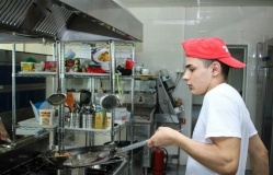 Công việc tay chân hút nhân viên văn phòng Mỹ