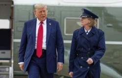 Ông Trump than phiền Mỹ nghỉ lễ quá nhiều