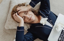 Làm việc từ xa căng thẳng gấp đôi ở văn phòng