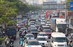 Lo ngại đảo lộn cuộc sống vì cấm xe máy xăng