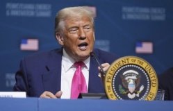 Ông Trump gây thắc mắc khi kể chuyện về kẻ đánh bom hàng loạt