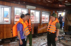 Hình ảnh bên trong tàu du lịch Vịnh Xanh sau tai nạn 36 người chết