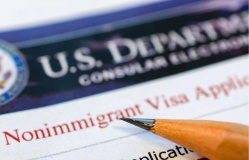 NGƯỜI XIN VISA KHÔNG ĐỊNH CƯ ĐẾN MỸ SẼ PHẢI TRẢ THÊM $250