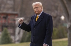 Ông Trump 'ra giá' nửa tỷ USD trong cuộc đấu với Harvard