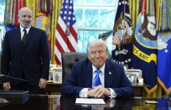 Cuộc đua nhập cảnh vào Mỹ của những người mang visa H1B