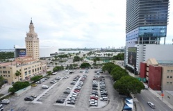 Florida bị phản đối vì cấp đất vàng xây thư viện Tổng thống Trump