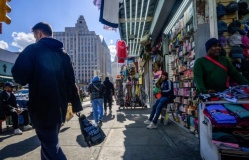 Hàng rong tái xuất ở New York sau chiến dịch truy quét của ICE Hàng rong tái xuất ở New York sau chiến dịch truy quét của ICE