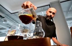 Tách cà phê gần 1.000 USD ở Dubai Tách cà phê gần 1.000 USD ở Dubai