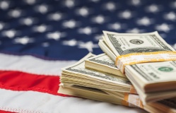 DHS TRIỂN KHAI PHÍ NHẬP CẢNH TẠM THỜI MỚI THEO DỰ LUẬT HR-1: NHỮNG ĐIỀU CẦN BIẾT