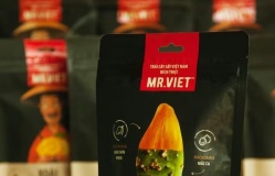 Người dân Anh mê đồ ăn vặt có xuất xứ Việt Nam