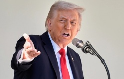 Ông Trump hứa chia 'cổ tức thuế quan' cho người dân Mỹ