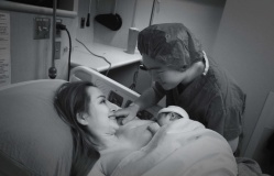 Qua Canada định cư, một người đẹp Việt đón tin mừng ở tuổi 35, nhiều nghệ sĩ chúc phúc