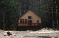 Hàng trăm nghìn người Mỹ sơ tán vì nguy cơ lũ lụt lịch sử