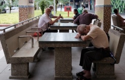 Trầm cảm tuổi già bởi những đứa con 'ký sinh'