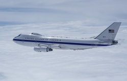 Mạng xã hội Mỹ dậy sóng vì máy bay 'Ngày tận thế' xuất hiện ở Los Angeles