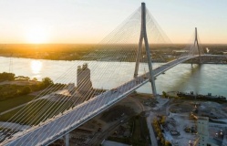 Tỷ phú muốn ngăn cầu biên giới Mỹ - Canada bằng mọi giá