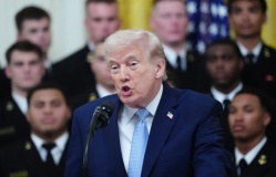 Ông Trump: NATO 'hèn nhát'