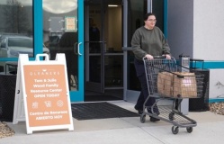 Những nhân viên an ninh sân bay Mỹ sống lay lắt bằng tiền vay