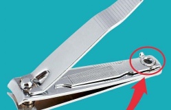 Bí ẩn chiếc lỗ nhỏ trên đồ bấm móng tay