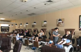 Nỗi buồn của người đi làm nails ở nơi xa xôi, khỉ ho cò gáy