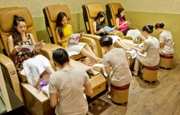 Luật mới ảnh hưởng đến nghề nail của người Việt, tiệm nail không được phép làm khoán như hiện nay