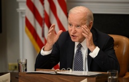 Ông Biden nêu lợi thế của tuổi cao khi tranh cử