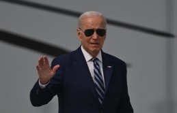 Ông Biden phải dùng máy trợ thở khi ngủ