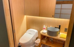 Du khách Mỹ mê mẩn nhà vệ sinh Nhật Bản