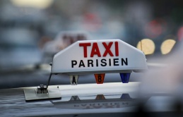 Trải nghiệm bị lừa phí taxi đắt 6 lần ở Paris