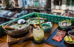 Có gì bên trong tô phở 100 USD của đầu bếp Michelin?