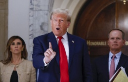 Tòa án Tối cao Mỹ tiến thoái lưỡng nan vì Trump