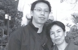 Món quà bất ngờ dành cho người mẹ nuôi đứa trẻ mồ côi