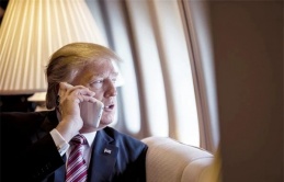 Điện thoại của Donald Trump có gì: Chức năng như iPhone ‘cục gạch’, 1 điểm khác biệt với người thường