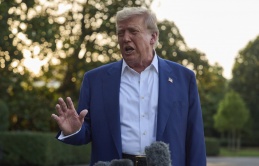 Ông Trump nổi giận, cáo buộc Israel và Iran vi phạm lệnh ngừng bắn