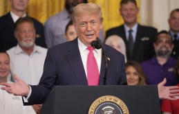 Ông Trump kể cuộc trò chuyện 'huyền thoại' với nữ bồi bàn