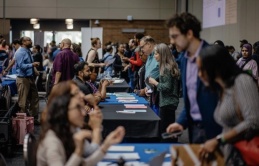 Mỹ: Dân văn phòng mất việc hàng loạt, thợ lành nghề 'lên ngôi' Mỹ: Dân văn phòng mất việc hàng loạt, thợ lành nghề 'lên ngôi'