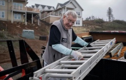 Bi kịch không thể nghỉ hưu của người cao tuổi Mỹ