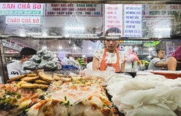 Tạp chí nước ngoài gợi ý khách uống bia, ăn ở vỉa hè Việt Nam