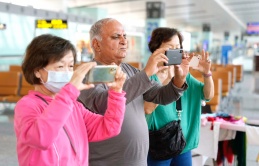 Việt Nam đón trên 19 triệu lượt khách quốc tế, phá vỡ mọi kỷ lục Việt Nam đón trên 19 triệu lượt khách quốc tế, phá vỡ mọi kỷ lục