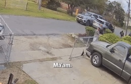 Đặc vụ nhập cư truy đuổi người phụ nữ Mỹ đến tận cửa nhà Đặc vụ nhập cư truy đuổi người phụ nữ Mỹ đến tận cửa nhà