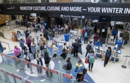 Du khách được miễn visa vào Mỹ có thể phải khai lịch sử mạng xã hội Du khách được miễn visa vào Mỹ có thể phải khai lịch sử mạng xã hội