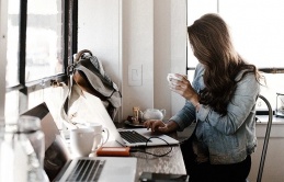 Áp lực 'phải đẹp' trong công sở Mỹ Áp lực 'phải đẹp' trong công sở Mỹ