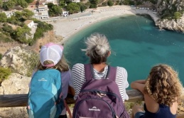 Trái đắng của những gia đình 'ôm con đi vòng quanh thế giới'