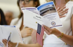 Chính quyền Trump gia tăng tước quốc tịch một số công dân Mỹ