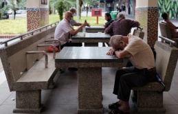 Trầm cảm tuổi già bởi những đứa con 'ký sinh'