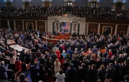 Ông Trump ca ngợi nước Mỹ, chỉ trích đối thủ trong Thông điệp Liên bang Ông Trump ca ngợi nước Mỹ, chỉ trích đối thủ trong Thông điệp Liên bang