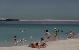 Vỏ bọc bình thường của giới siêu giàu Dubai dưới tên lửa