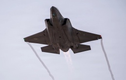 Iran công bố video 'F-35 Mỹ trúng tên lửa'